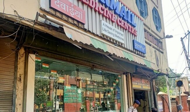 पूर्व मुख्यमंत्री के करीबी और दवा व्यवसायी के यहां आयकर का छापा raid