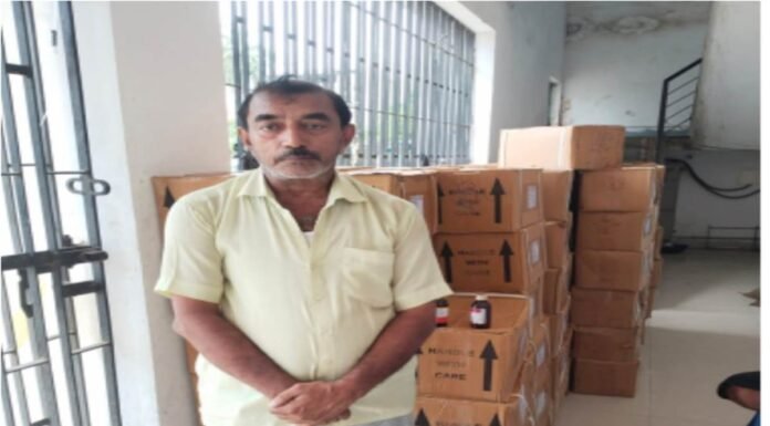 कफ सिरप की शीशी में शराब में तस्करी, आरोपी गिरफ्तार कफ सिरप