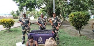 बीएसएफ ने प्रतिबंधत कफ सिरप किया बरामद, 4 तस्कर गिरफ्तार फैंसीडिल कप सिरप