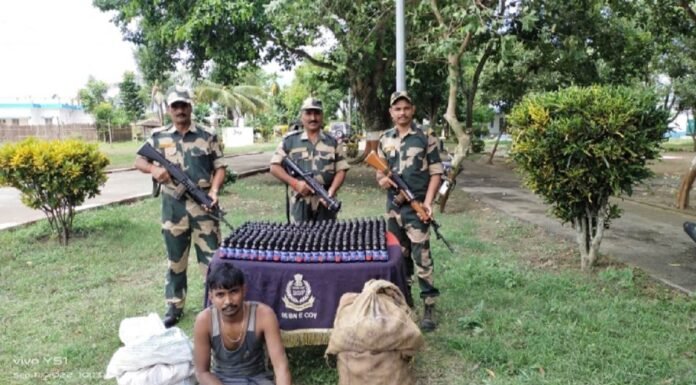 बीएसएफ ने प्रतिबंधत कफ सिरप किया बरामद, 4 तस्कर गिरफ्तार फैंसीडिल कप सिरप