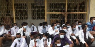 बीएचयू छात्रों ने बंद कराई आयुर्वेद संकाय की ओपीडी, मरीजों को हुई परेशानी बीएचयू