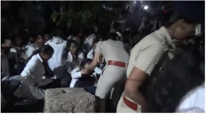 आधी रात को छावनी बना पीजीआई, सीएम के आने से पहले प्रदर्शनकारी छात्र हिरासत में, मेडिकल स्टूडेंट्स पर केस दर्ज