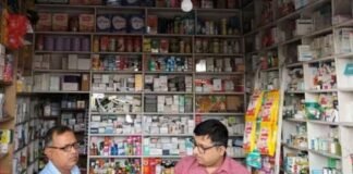 मेडिकल स्टोर पर छापेमारी, लिए गए सैंपल, दो दवाओं की बिक्री पर रोक medical store