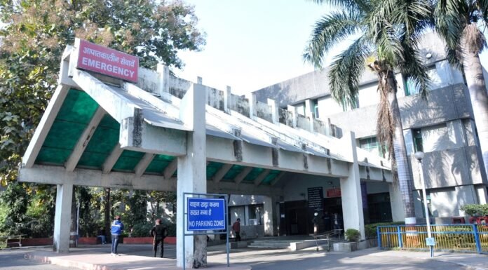 एक सप्ताह में दूसरी बार खराब हो गई एमआरआई मशीन, कैसे होगा इलाज mri lab