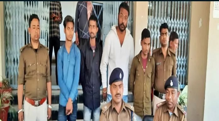 एक हजार नकली कफ सिरप के साथ 4 गिरफ्तार