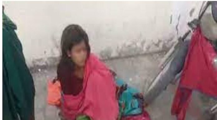 अस्पताल के बाहर महिला ने बच्चे को दिया जन्म, स्वास्थ्य व्यवस्था पर उठे कई सवाल