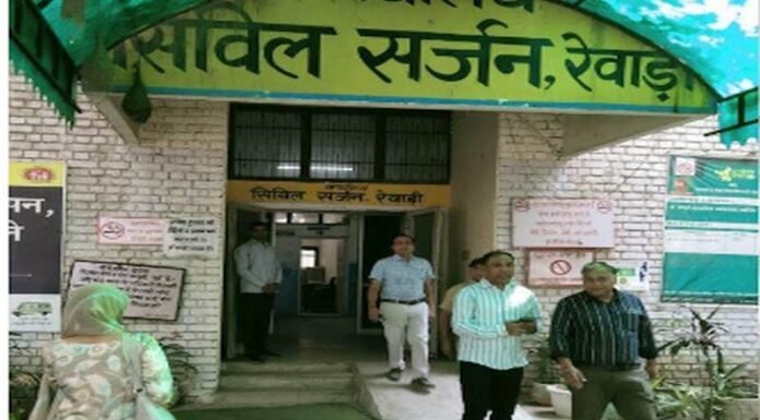 रेवाड़ी के सिविल अस्पताल में छापेमारी, स्टाफ और डॉक्टर मिले गायब