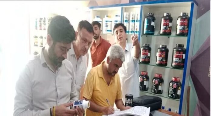 कैथल में फूड सप्लीमेंट की दुकान में सीएम फ्लाइंग टीम ने मारा छापा