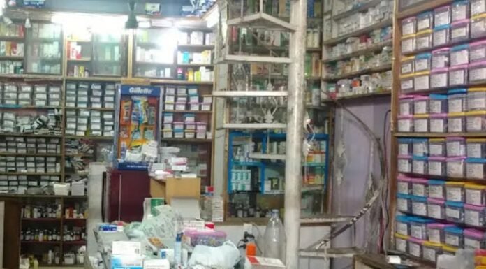 गोरखपुर में दवा दुकानों पर छापेमारी, 3 लाख की दवाएं जब्त