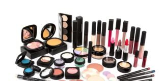 नकली कॉस्मेटिक पहुंचाते हैं सेहत को नुकसान, खरीदते वक्त इन बातों का रखें ख्याल