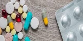 पीलीभीत में बिना लाइसेंस के चल रहे मेडिकल स्टोर सील