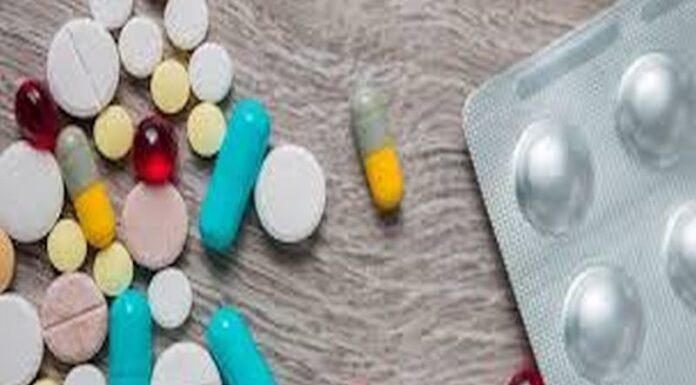पीलीभीत में बिना लाइसेंस के चल रहे मेडिकल स्टोर सील