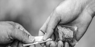 नशा मुक्ति केंद्र का प्रभारी नशे की तस्करी में संलिप्त