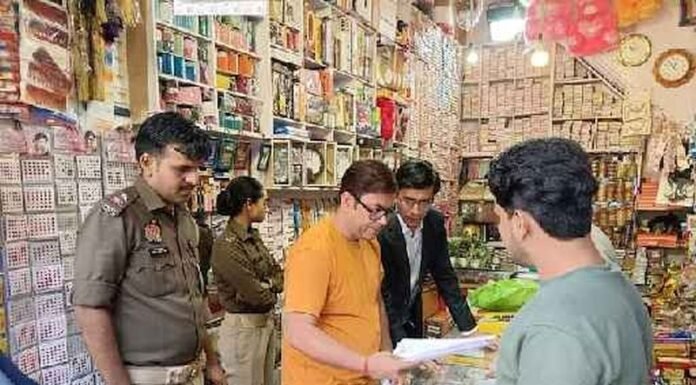 पांच दुकानों में नकली कॉस्मेटिक सामान बरामद