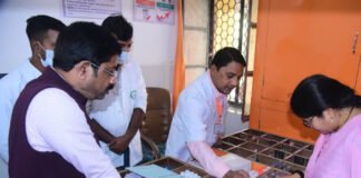 CMO ने पीएचसी में तैनात दो फार्मासिस्टों को किया निलंबित