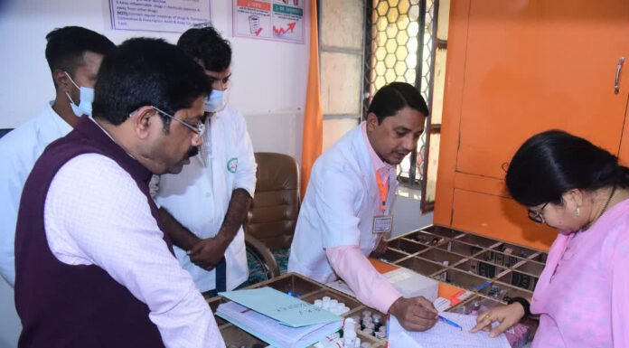 CMO ने पीएचसी में तैनात दो फार्मासिस्टों को किया निलंबित