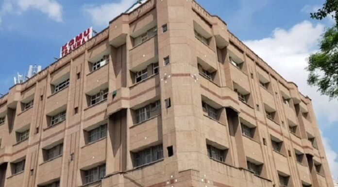 केजीएमयू ट्रॉमा सेंटर में ICU के बाहर बेची जा रहीं दवाइयां