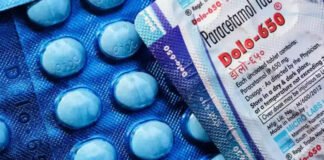 दवा मूल्य में कटौती की मांग को लेकर प्रदर्शन, जताया आक्रोश