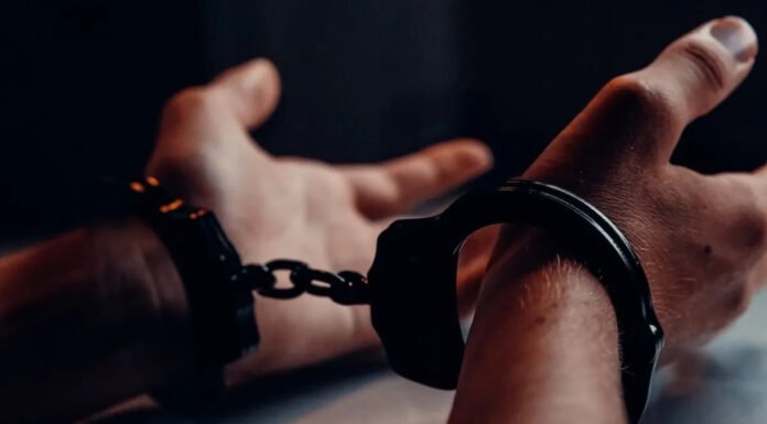 ट्रेनी फार्मासिस्ट को चुराई गई दवाओं के साथ किया अरेस्ट arrest