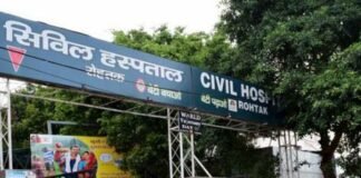 नागरिक अस्पताल में डॉक्टर मरीजों को लिख रहे बाहर की दवा