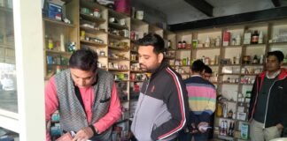 सीएम फ्लाइंग ने मेडिकल स्टोर पर की रेड, नशीले कैप्सूल व एमटीपी किट जब्त