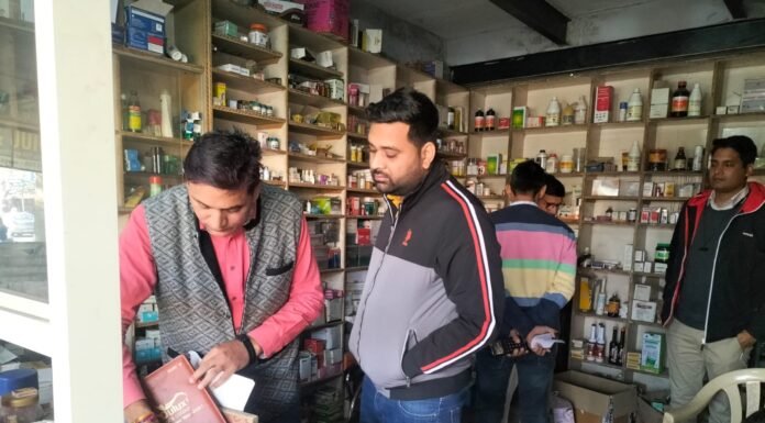 सीएम फ्लाइंग ने मेडिकल स्टोर पर की रेड, नशीले कैप्सूल व एमटीपी किट जब्त