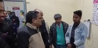 लोहिया अस्पताल में ट्रेनी फार्मासिस्ट लिख रहा था दवाइयां, सीएमएस को कड़ी फटकार