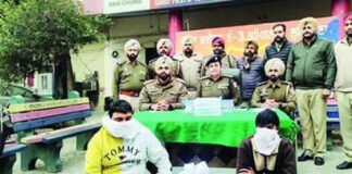 नशीली दवा की खेप और ड्रग मनी के साथ दो तस्कर अरेस्ट