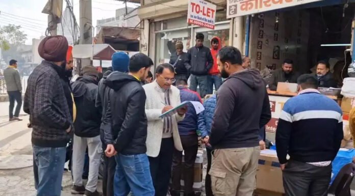 ट्रैकॉन कूरियर पर रेड, पार्सल में मिली 20 लाख की नशीली गोलियां ट्रैकॉन कूरियर