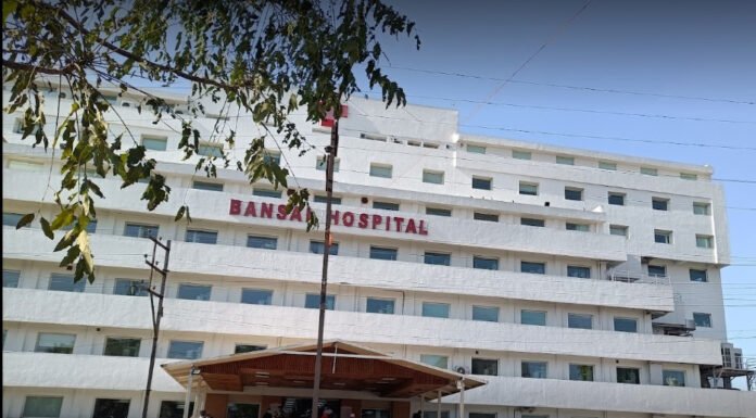 रीड की हड्डी का करना था ऑपरेशन, बदल डाले कूल्हे, अस्पताल पर लगा 10 लाख रुपये जुर्माना