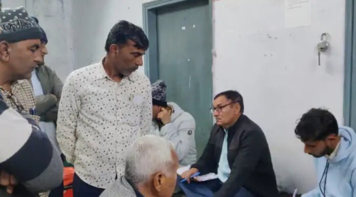 सरकारी अस्पताल में मरीजों को टेस्ट के लिए भेज रहे बाहर, सीएम फ्लाइंग ने रेड कर दो दबोचे सरकारी अस्पताल