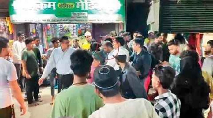फर्जी डॉक्टर गिरफ्तार, पत्नी की चिकित्सा डिग्री पर कर रहा था इलाज