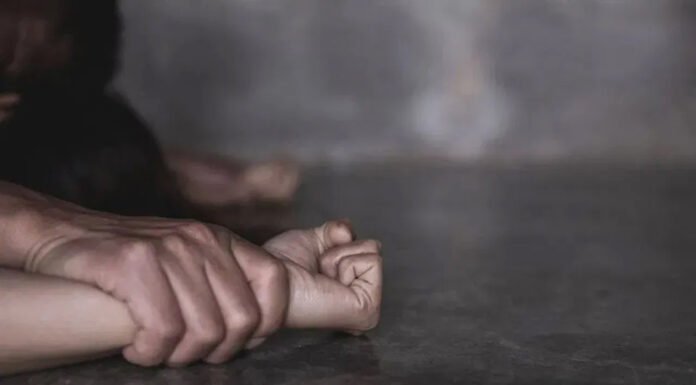 हॉस्पिटल में इलाज कराने आई युवती के साथ डॉक्टर ने साथी संग मिलकर किया गैंगरेप