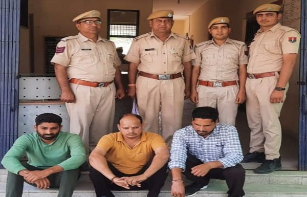 नशीली दवा का पाउडर सप्लाई करने आए तीन युवक Arrest