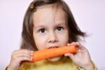 kid-eating-carrot