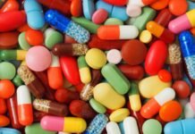 अवैध दवा से लदी कार पकड़ी, तीन तस्कर अरेस्ट medicine-tablets