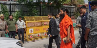 रामदेव की फार्मा कंपनियों के 14 उत्पादों की अनुमति सस्पेंड, भ्रामक विज्ञापन प्रकाशित करने का मामला