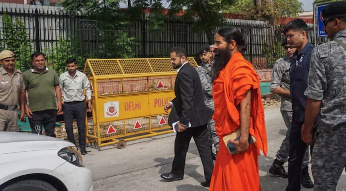 रामदेव की फार्मा कंपनियों के 14 उत्पादों की अनुमति सस्पेंड, भ्रामक विज्ञापन प्रकाशित करने का मामला