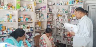 मेडिकल स्टोर पर बिक रही थी नकली दवाइयां, छापा मारकर दवाएं की सील