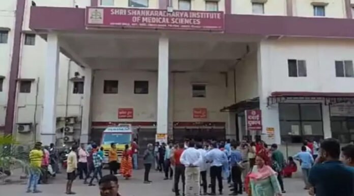 हॉस्पिटल में पेसमेकर की बैटरी बदलते समय मरीज की मौत, परिजनों का हंगामा