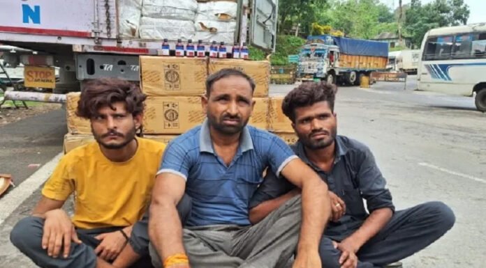 नशीली एस्कॉफी सिरप की तस्करी में तीन अरेस्ट, 20 लाख की सिरप जब्त