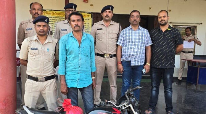 नशीले इंजेक्शन रिकोफिन और एविल समेत बाइक सवार युवक दबोचा