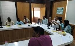 सैनेटरी इंस्पेक्टर एवं सफाई कर्मचारियों को दिया प्रशिक्षण मौसमी बीमारियों की रोकथाम स्वास्थ्य कर्मियों कर रहे घर घर सर्वे