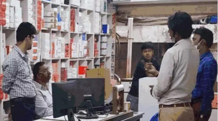 नशीली दवा बरामदगी मामले में तीन फर्मों पर छापेमारी