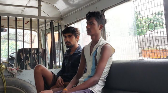 कद्दू की आड़ में कफ सिरप की तस्करी, 36 हजार बोतल समेत दो अरेस्ट