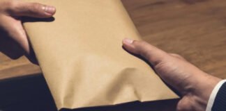 महिला ड्रग इंस्पेक्टर ने मांगी 1 लाख रुपये रिश्वत, सहायक गिरफ्तार