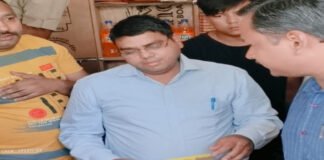 कोल्ड ड्रिंक की दुकान पर बेची जा रही थी नशीली दवा, सैंपल जांच के लिए भेजे