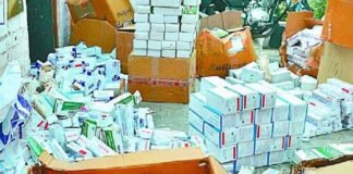 मेडिकल स्टोर संचालक को नशीली दवा देते हुए दबोचा