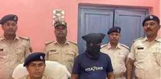 कोडीनयुक्त कफ सिरप से भरी पिकअप पकड़ी, तस्कर गिरफ्तार