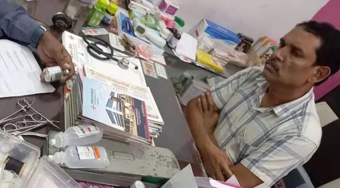 झोलाछाप डॉक्टरों के तीन अवैध क्लीनिकों पर रेड, दे रहे थे एंटीबायोटिक्स और स्टेरॉयड